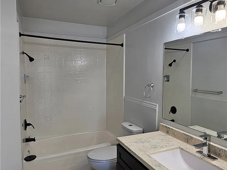 3657 Broadmoor Blvd N — Photo 31