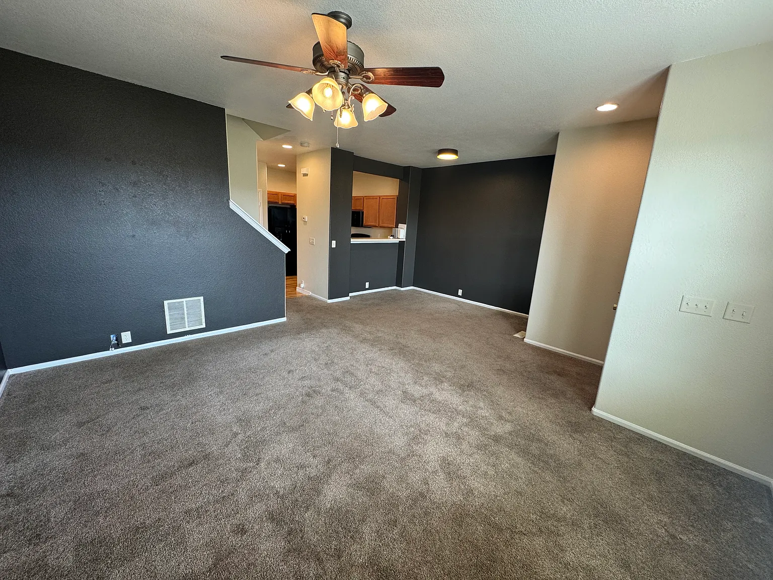 3 bed, 2.5 bath, 1486 sqft, $2,050 — Photo 3