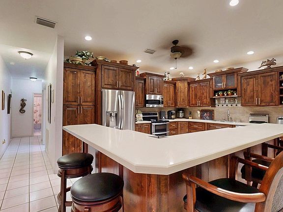 5th image of 515 Caribbean Dr