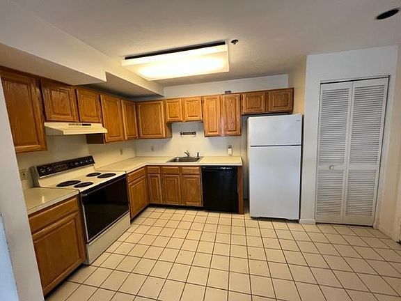 2nd image of 200 Falls Blvd #B2