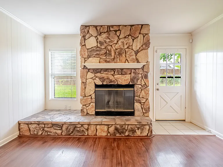105 E Woodbury Dr — Photo 27