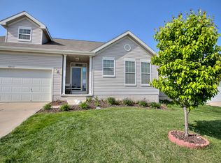 14802 Grebe St, Bennington, NE 68007