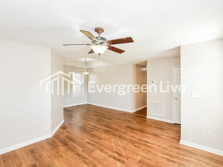 121 Lamirda Ct NW — Photo 4