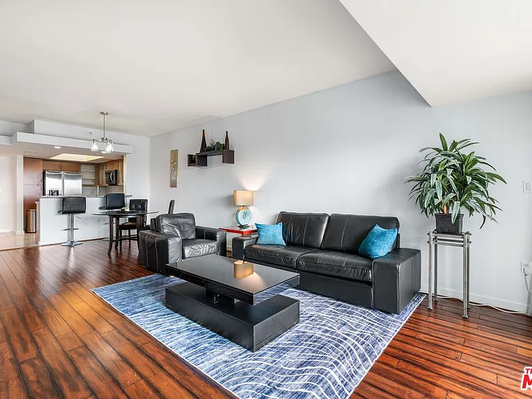 13700 Marina Pointe Dr #510 — Photo 3