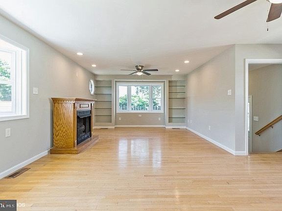 5th image of 213 Buchanan Ave