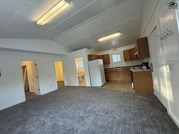 3rd image of 2449 Maria St