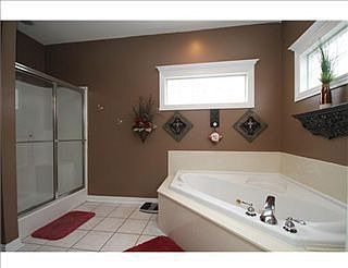 3rd image of 207 SW Orchard Way