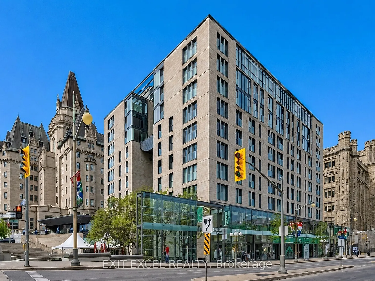 700 Sussex Condominium Residences — Photo 2