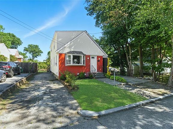 2nd image of 5 Bradley St #2