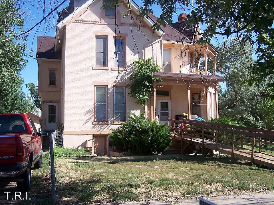 1st image of 1421 8th St APT 8
