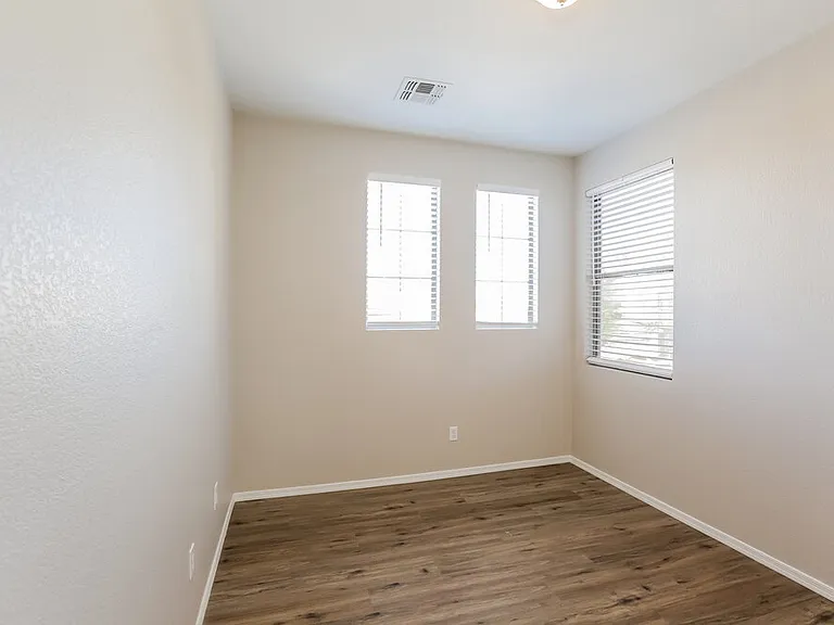 1613 W Saint Catherine Ave — Photo 16