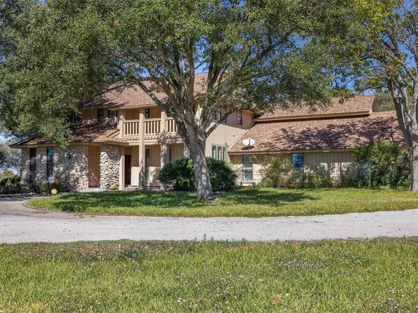 6773 Sunshine Valley Ln, Navasota, TX 77868