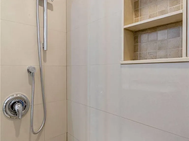 4036 Dunmow Cres #UPPER — Photo 6