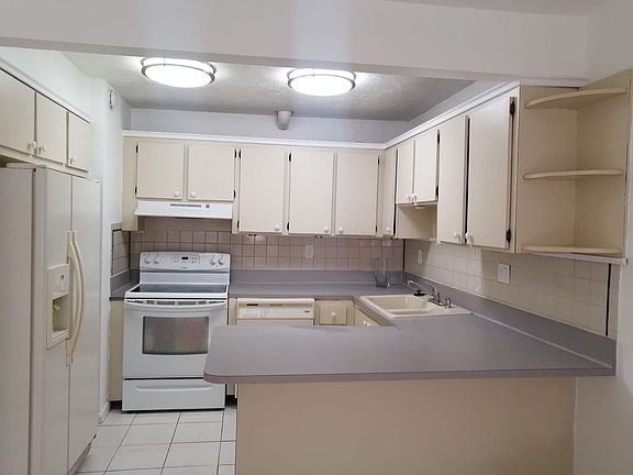 2nd image of 610 SW 114th Ave APT 2