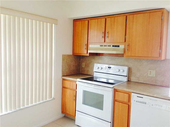 4th image of 11026 SW 132nd Ct APT 1