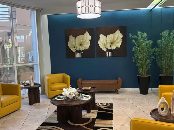 1200 Saint Charles Pl, Hollywood, FL