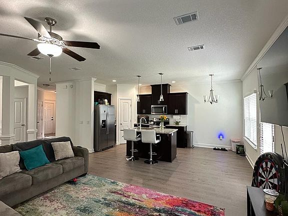 4th image of 673 Fairview Cir