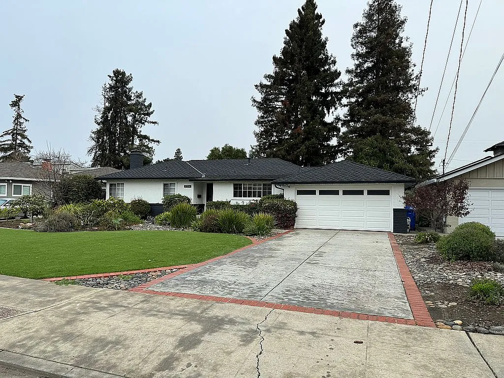 37716 Glenmoor Dr photo 1