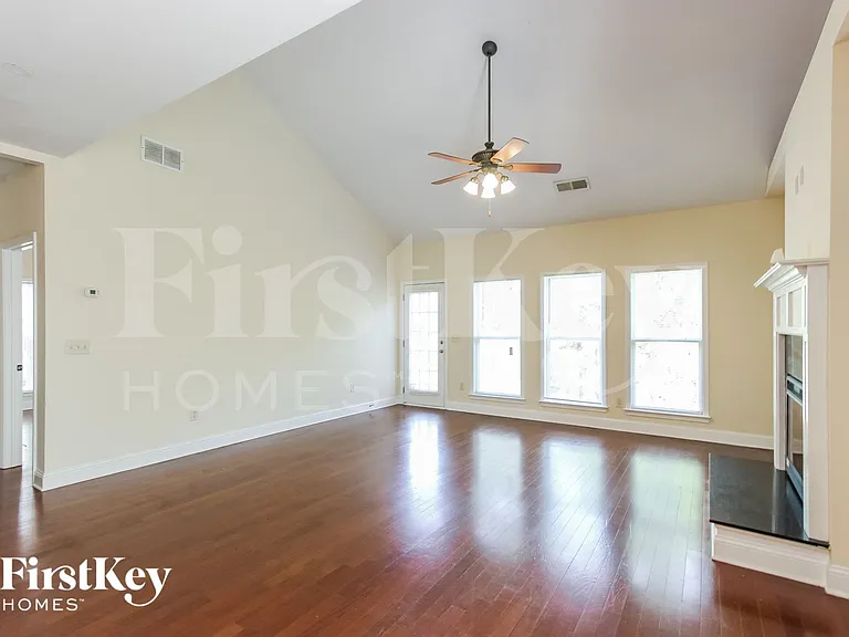 136 Janney Cir — Photo 5