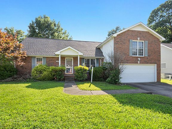 2nd image of 1571 Barrywood Cir W