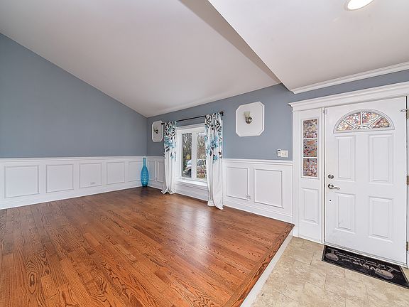3rd image of 1065 Hirsch Blvd