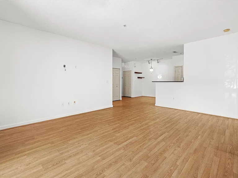 21 Hampshire Rd #101 — Photo 8