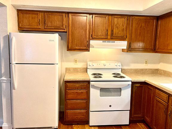 4th image of 35 Lexington Dr