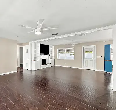 1201 E Chelsea St — Photo 4