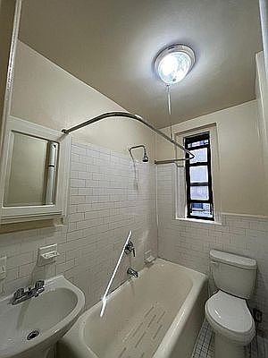 3rd image of 141 W 139th St #B3
