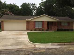 102 Cherokee Ct, Waxahachie, TX 75165