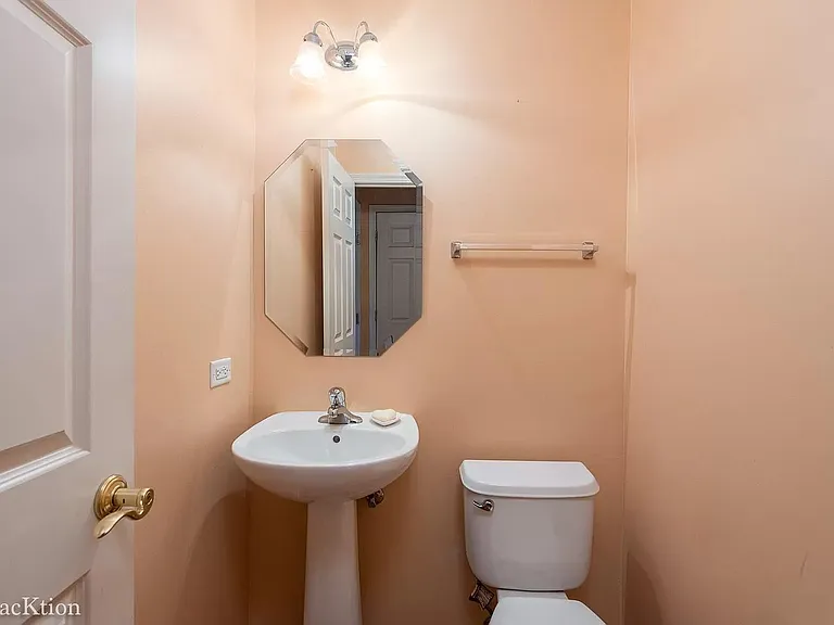 1584 Yellowstone Dr — Photo 8