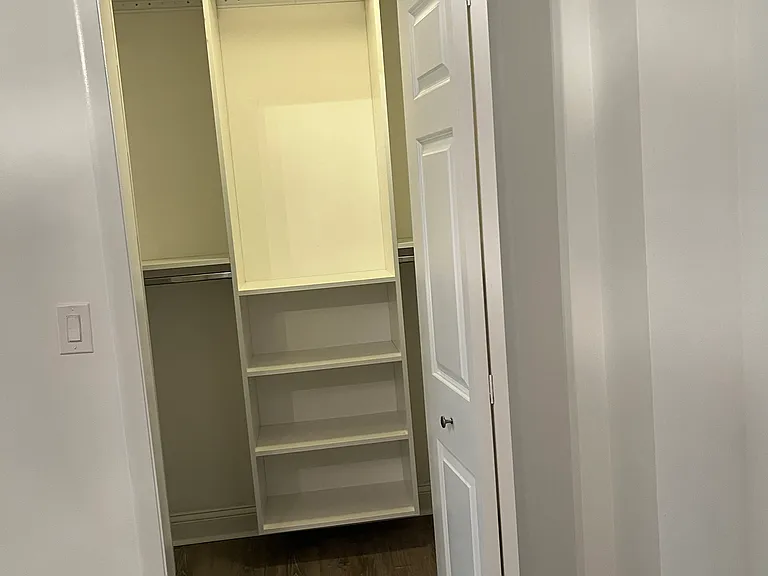 816 W Saint James St #2SW — Photo 12