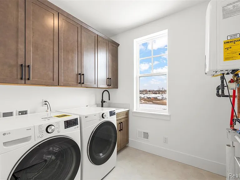 416 S Center St — Photo 18