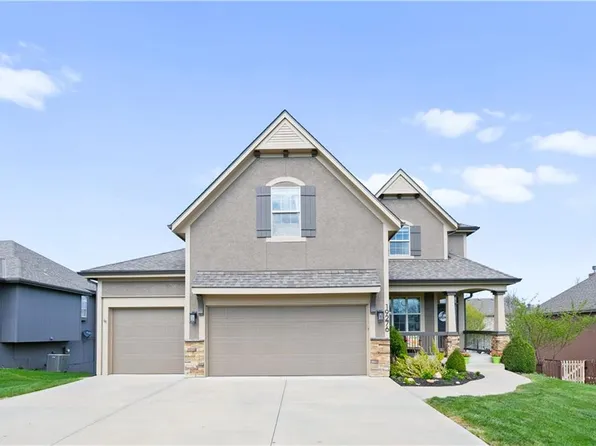 19276 W 210th St, Spring Hill, KS 66083