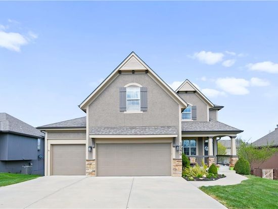 19276 W 210th St, Spring Hill, KS 66083