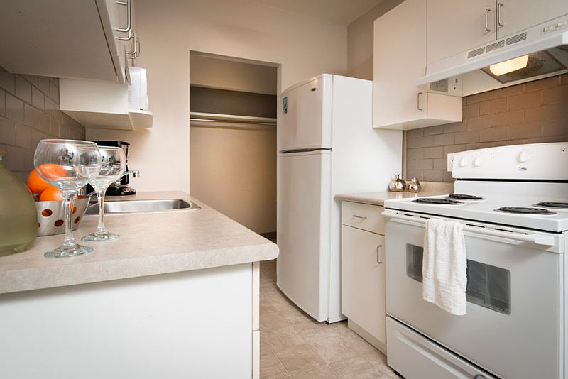 Winnipeg Apartment for rent - 2 Bedrooms — photo 4