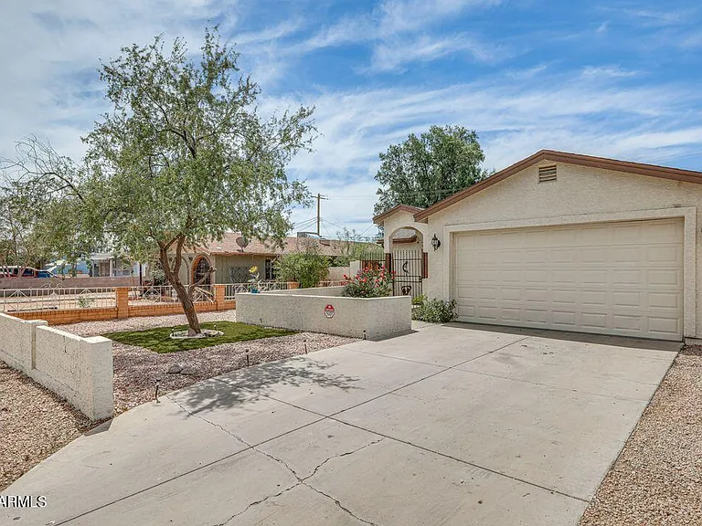 2919 W Palm Ln — Photo 2