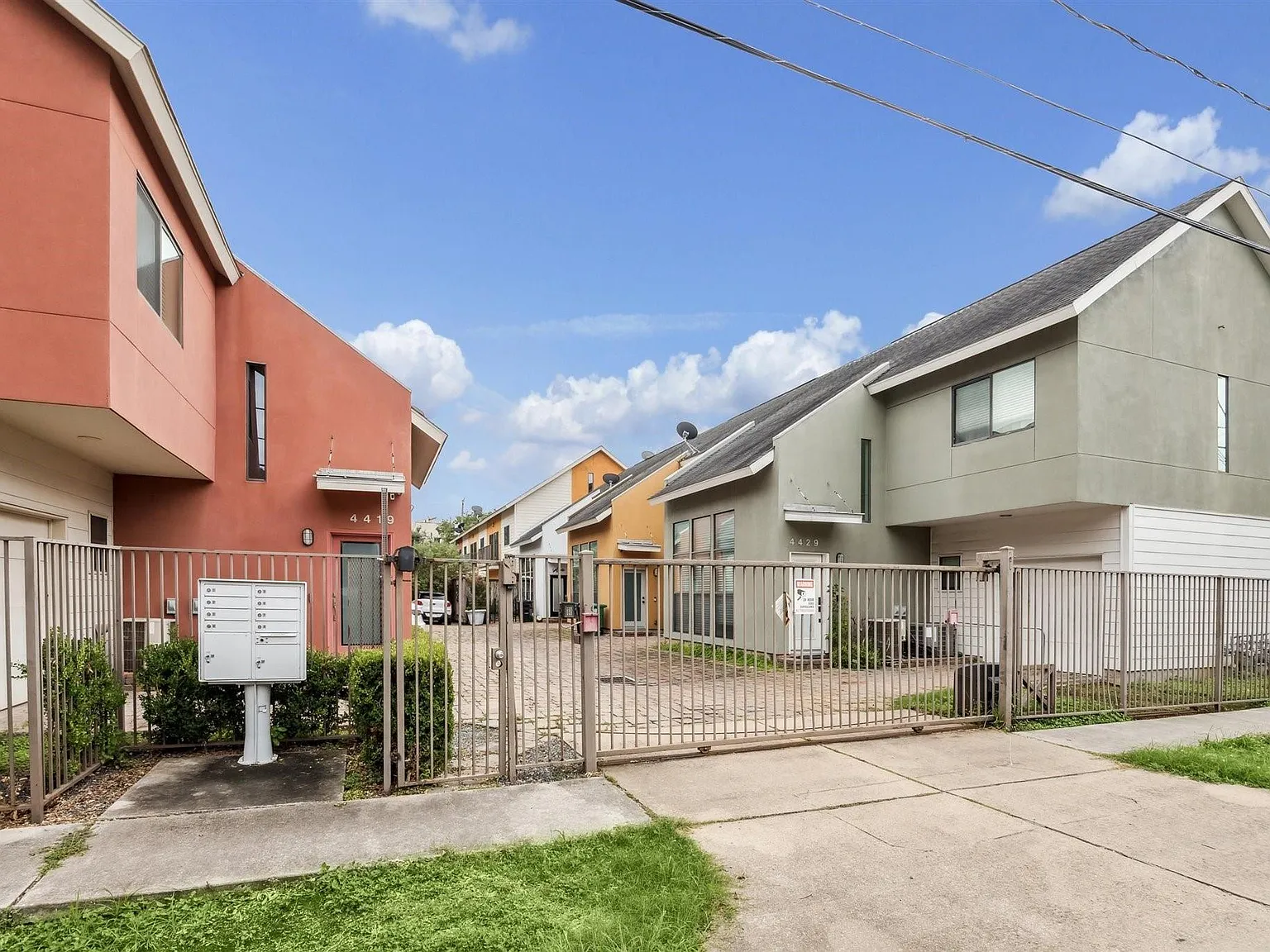 2 bed, 2.5 bath, 1418 sqft, $2,650 — Photo 2