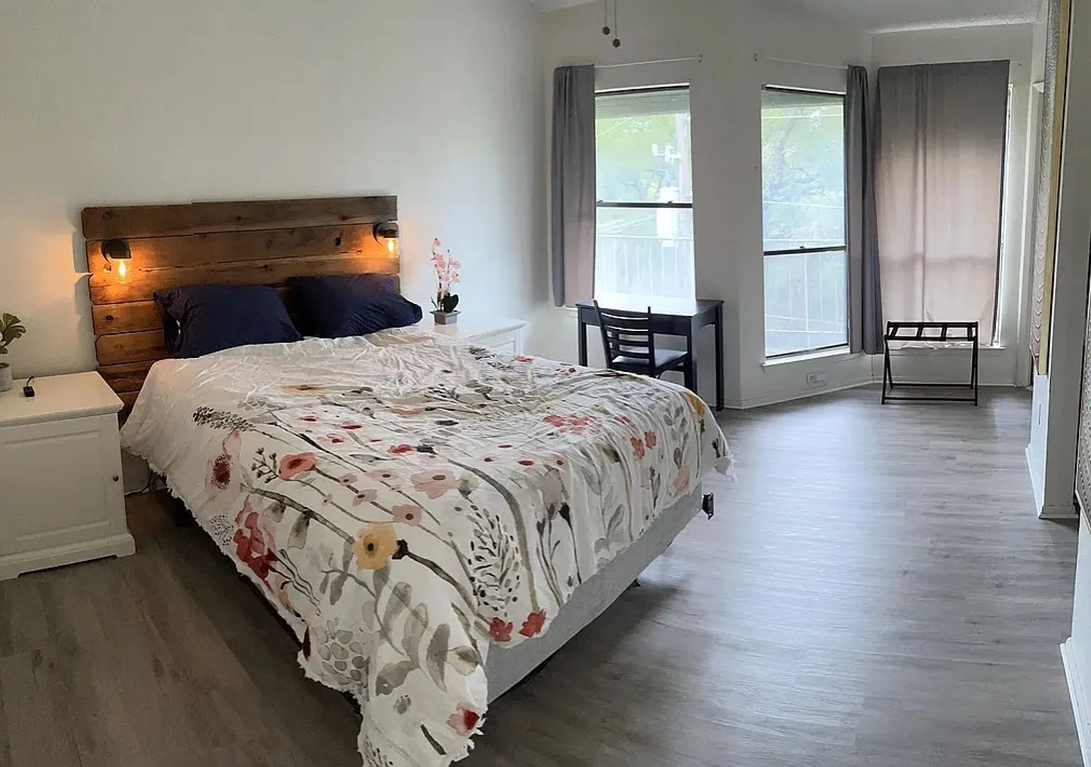 Room in 2 Bedroom Home at Indio Dr — Photo 2
