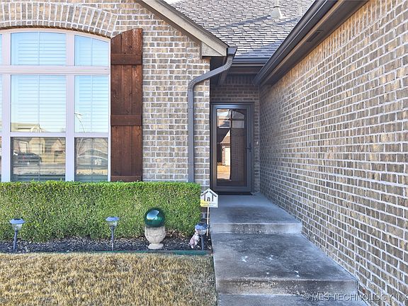 2nd image of 13503 S Oak Ct