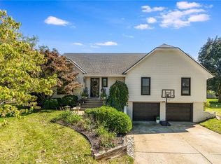 1004 SW Hiawatha Dr, Blue Springs, MO 64015