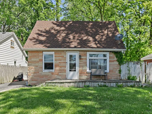 23096 W Lake Shore Dr, Antioch, IL 60002