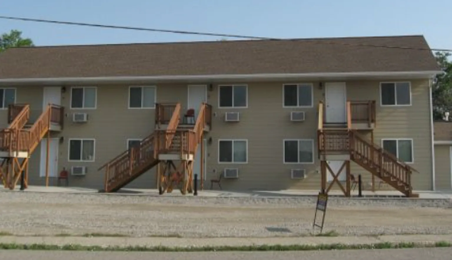r1103 — Photo 1
