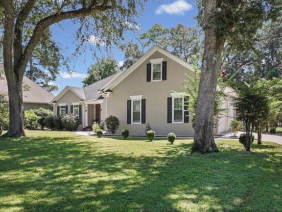 3rd image of 908 Oak Hills Ln