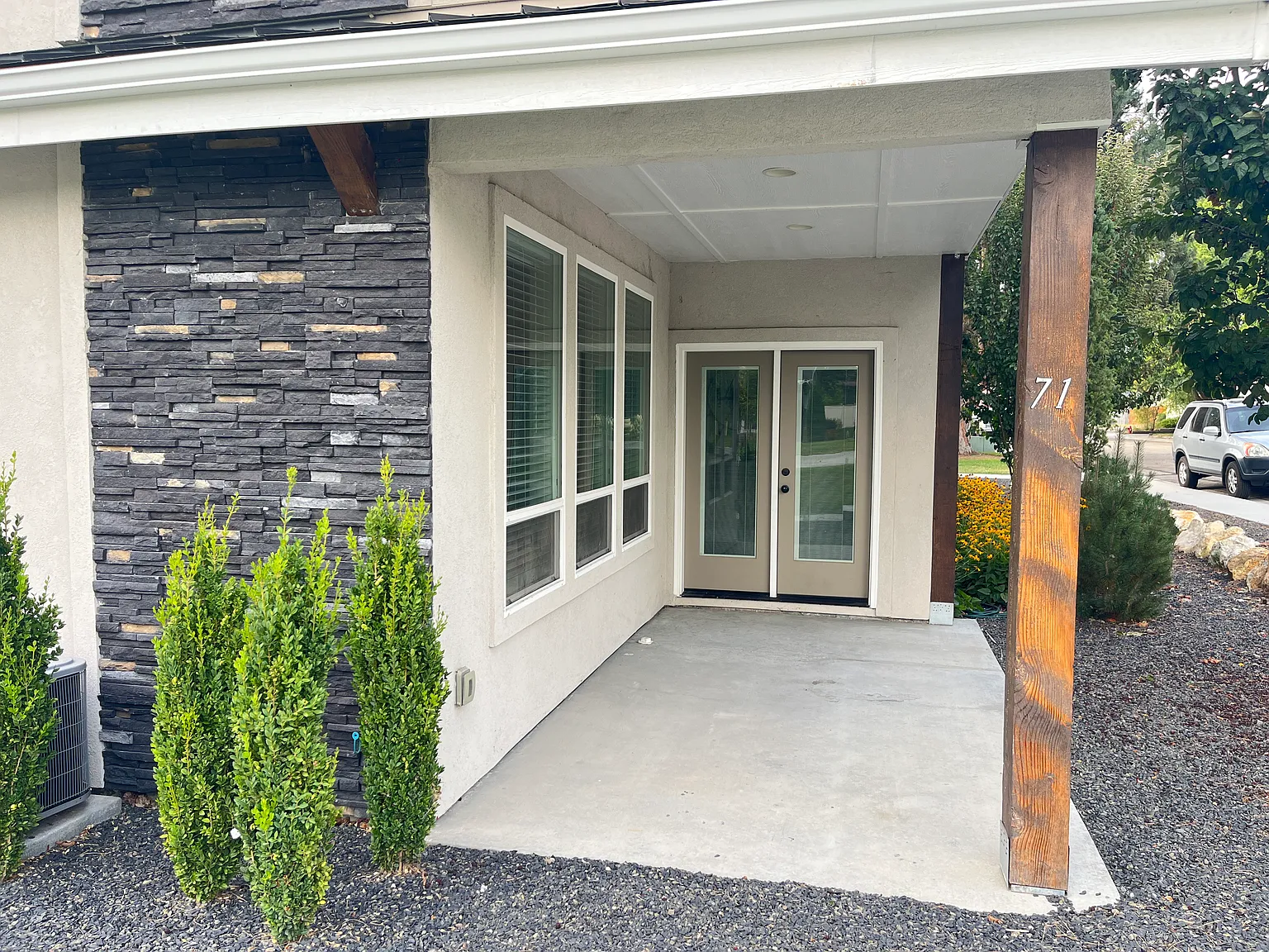 3 bed, 2.5 bath, 1962 sqft, $2,700 — Photo 3