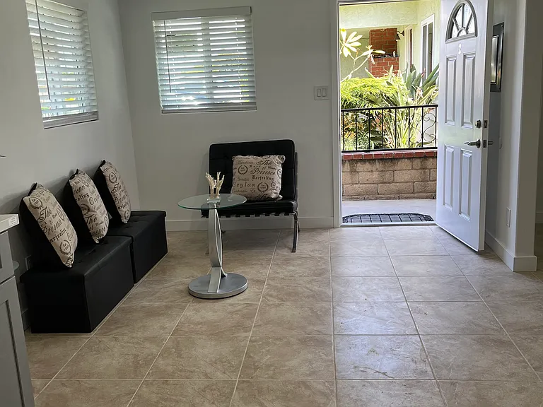 829 S Elliott Pl — Photo 1