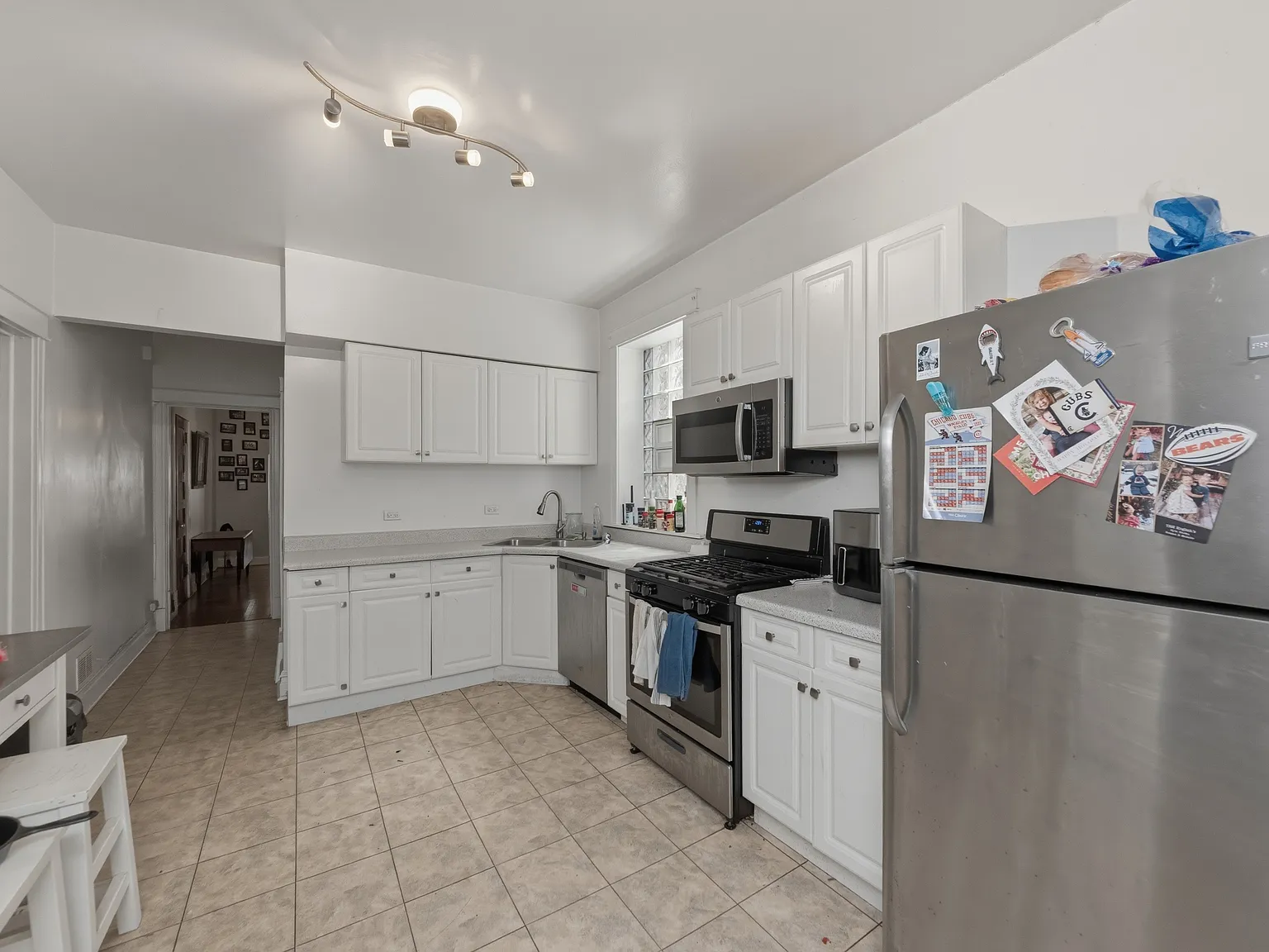 4 bed, 2.0 bath, $4,800 — Photo 2