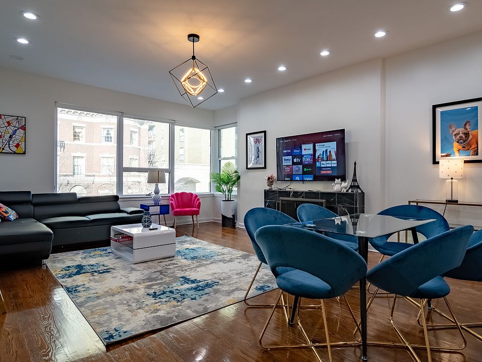 1st image of 117 E Bellevue Pl #3
