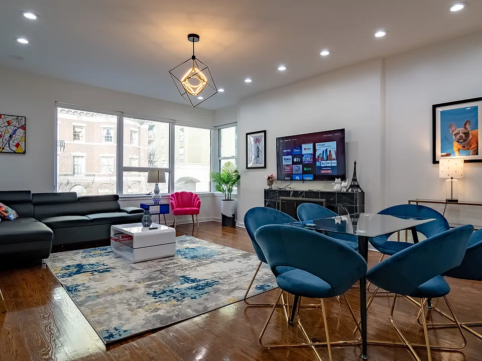 117 E Bellevue Pl #3