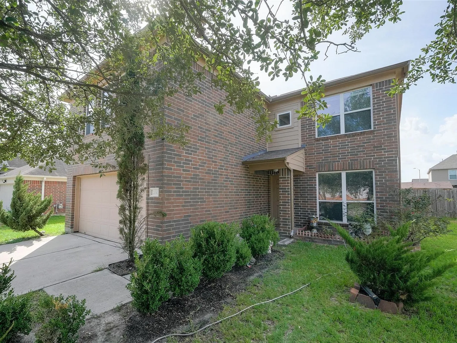 4 bed, 2.5 bath, 3204 sqft, $2,000 — Photo 2